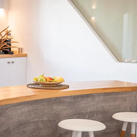 Veneston Fira (Santorini)