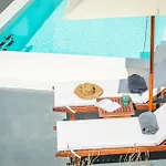 Veneston Fira (Santorini)
