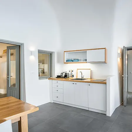 Veneston Suites, Kapari Villa