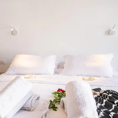 Villa Veneston Suites, Kapari Fira (Santorini)