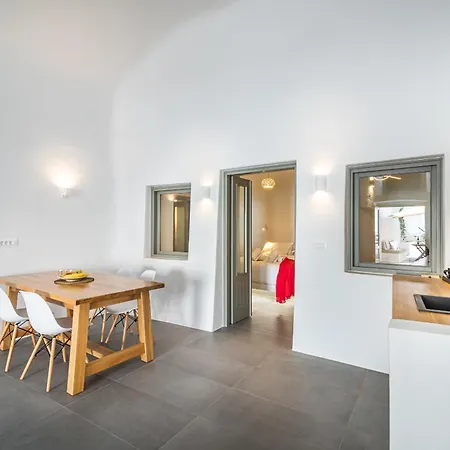 Veneston Suites, Kapari
