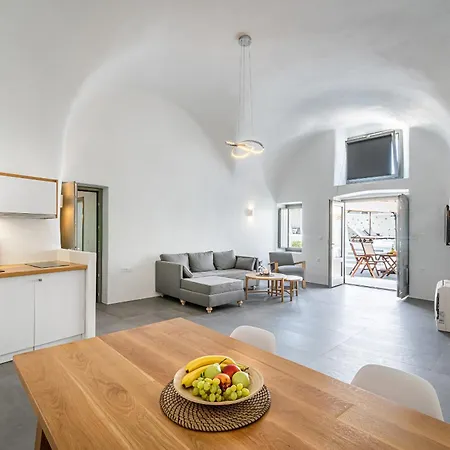 Villa Veneston Suites, Kapari Fira (Santorini)