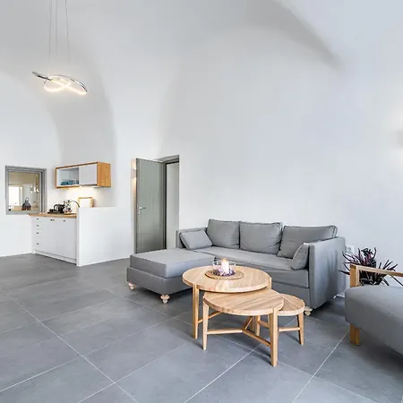 Veneston Suites, Kapari Villa *