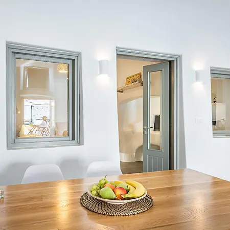 Villa Veneston Suites, Kapari Fira (Santorini)