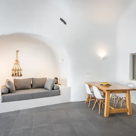 Veneston Suites, Kapari Villa Fira (Santorini)