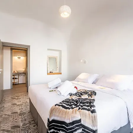 Villa Veneston Suites, Kapari Fira (Santorini)