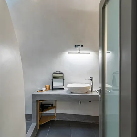 Veneston Suites, Kapari Fira (Santorini)