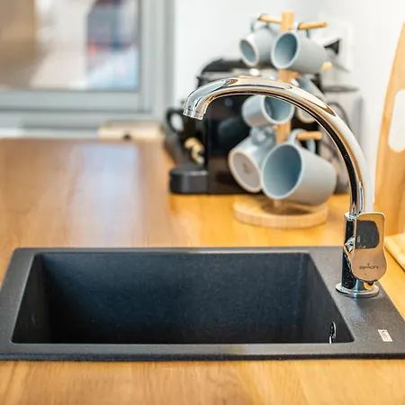 Veneston Fira (Santorini)